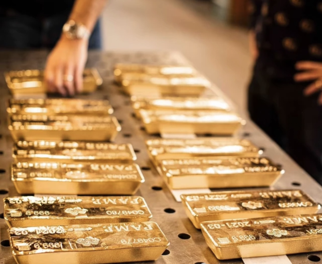 186公斤黄金立方体闪现纽约中央公园，居然是件“艺术品”